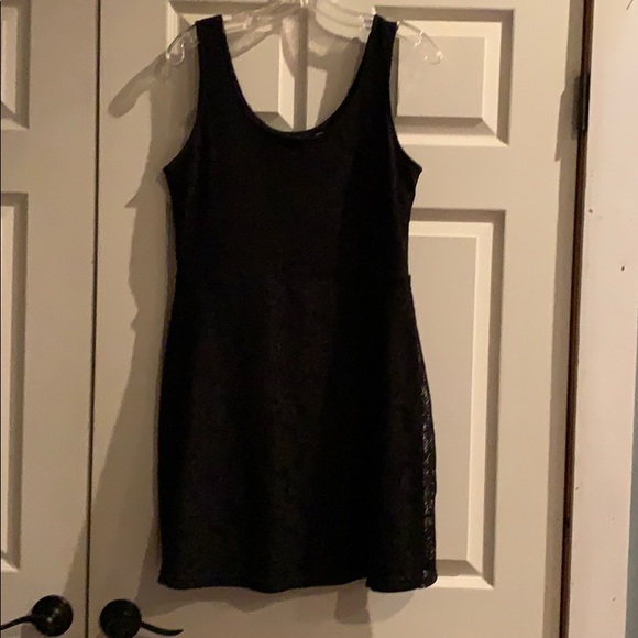 Lace dress - Picture 2 of 4